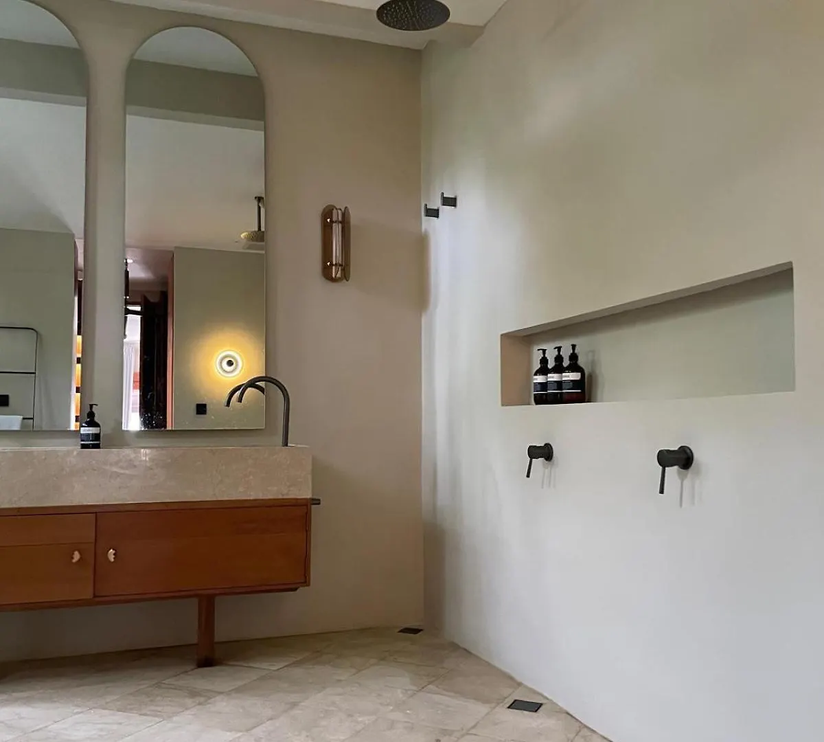 Villa Ilo Magic 250 M2 Great Location In A 750 M2 Land Kerobokan